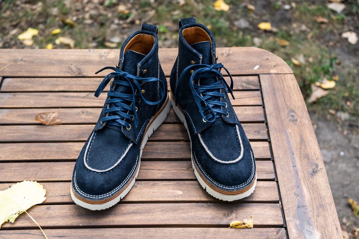 Photo by ABPhoto on October 1, 2022 of the Jakkrabbits Moc Toe Boot in Horween Navy Chamois Roughout.