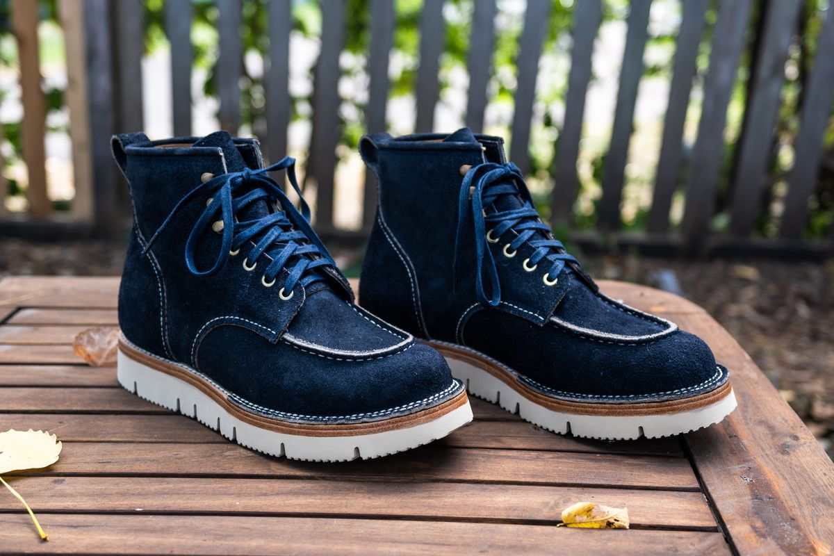 Photo by ABPhoto on October 1, 2022 of the Jakkrabbits Moc Toe Boot in Horween Navy Chamois Roughout.