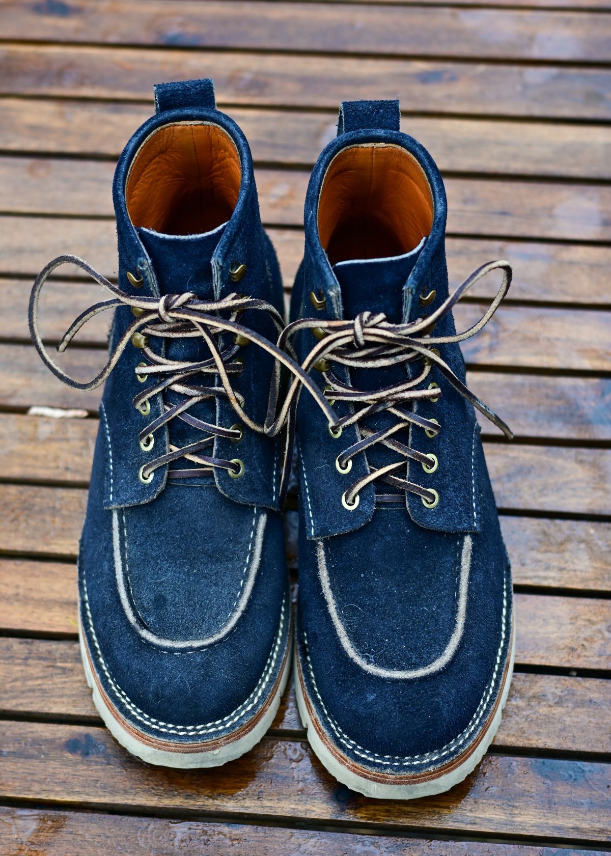 Photo by ABPhoto on November 5, 2022 of the Jakkrabbits Moc Toe Boot in Horween Navy Chamois Roughout.