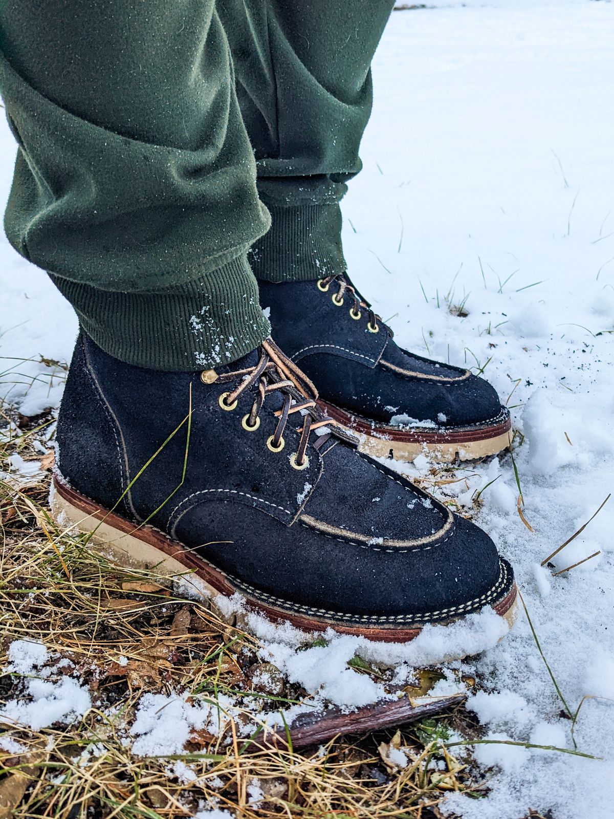 Photo by ABPhoto on November 16, 2022 of the Jakkrabbits Moc Toe Boot in Horween Navy Chamois Roughout.