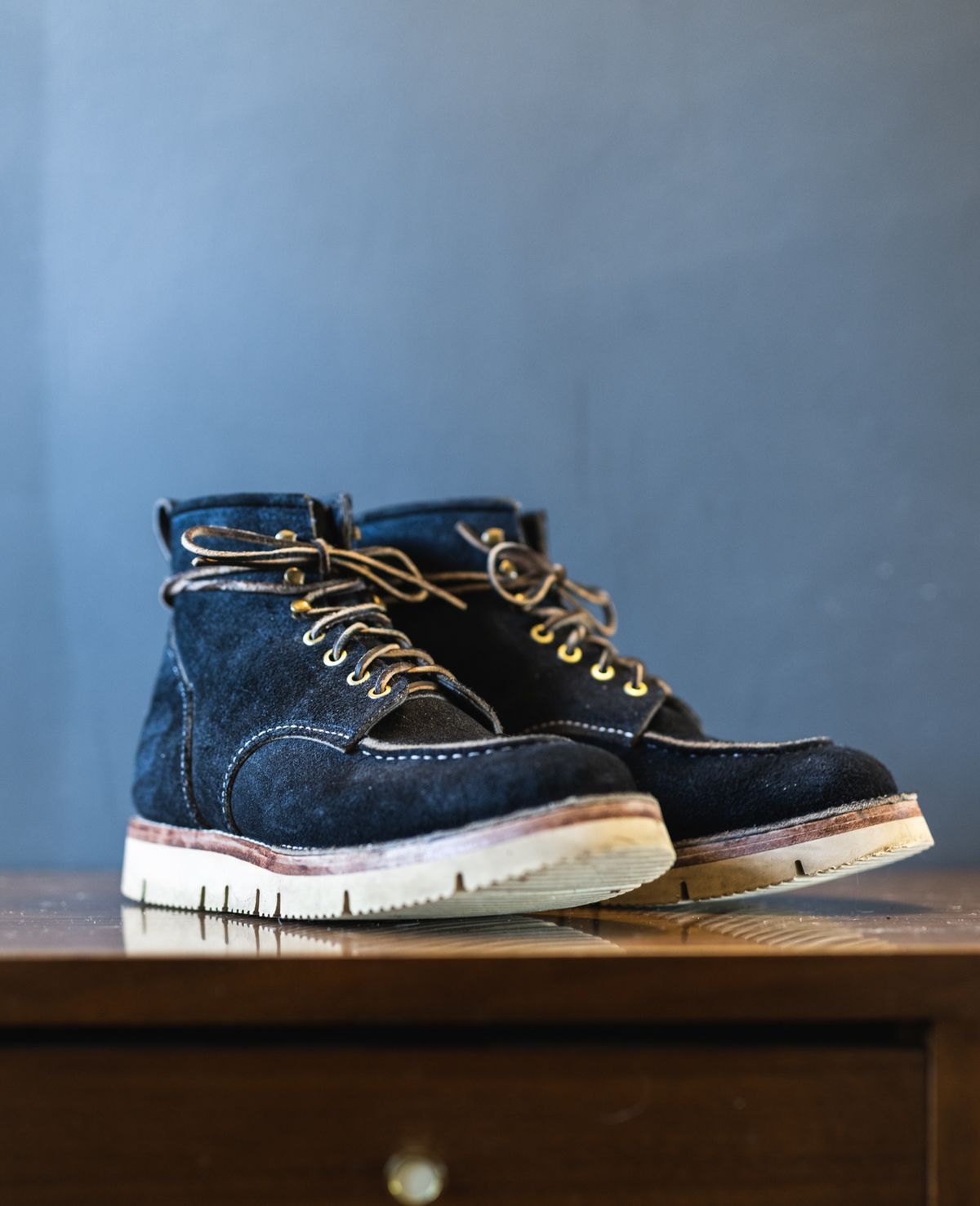 Photo by ABPhoto on December 3, 2022 of the Jakkrabbits Moc Toe Boot in Horween Navy Chamois Roughout.