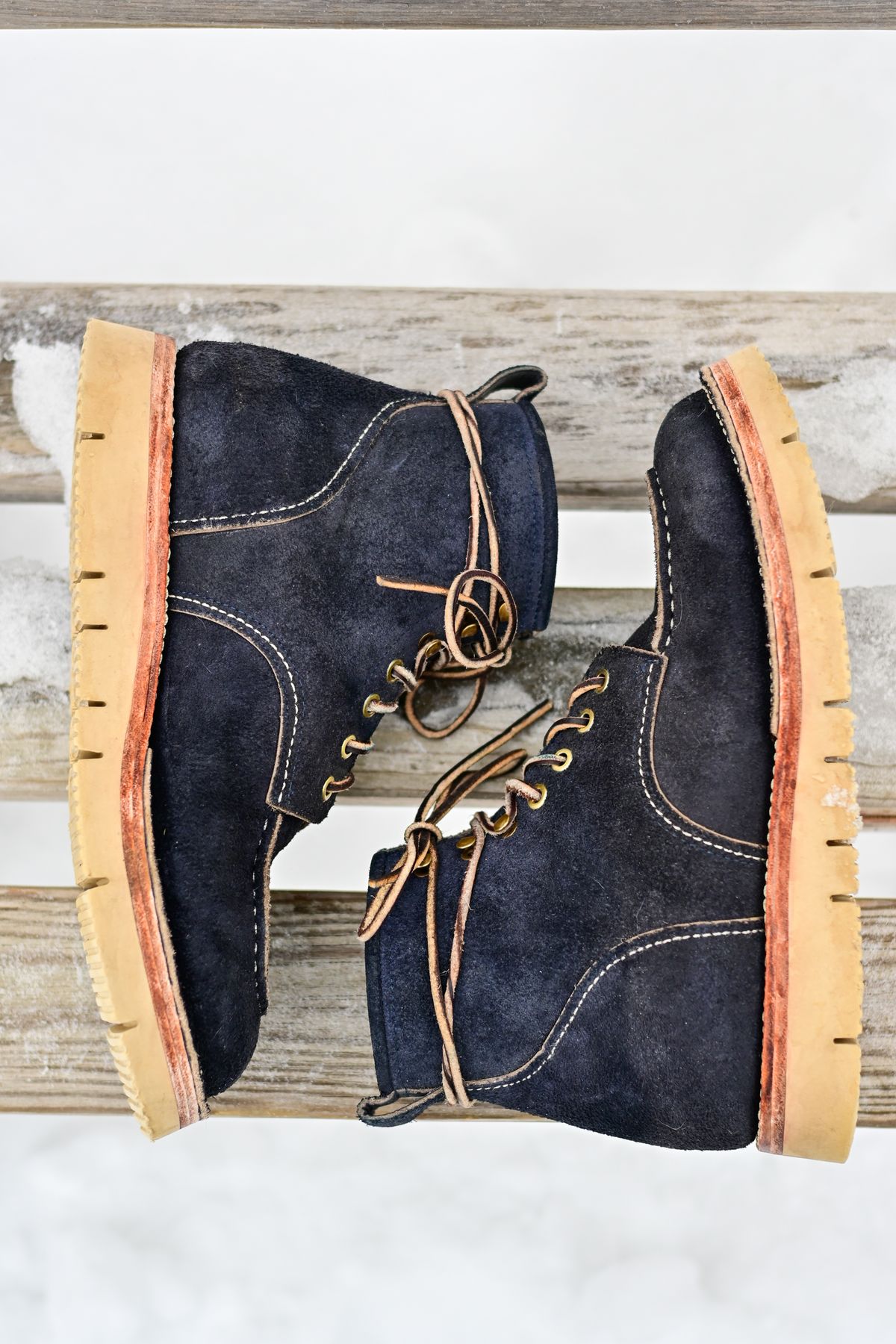 Photo by ABPhoto on January 2, 2023 of the Jakkrabbits Moc Toe Boot in Horween Navy Chamois Roughout.