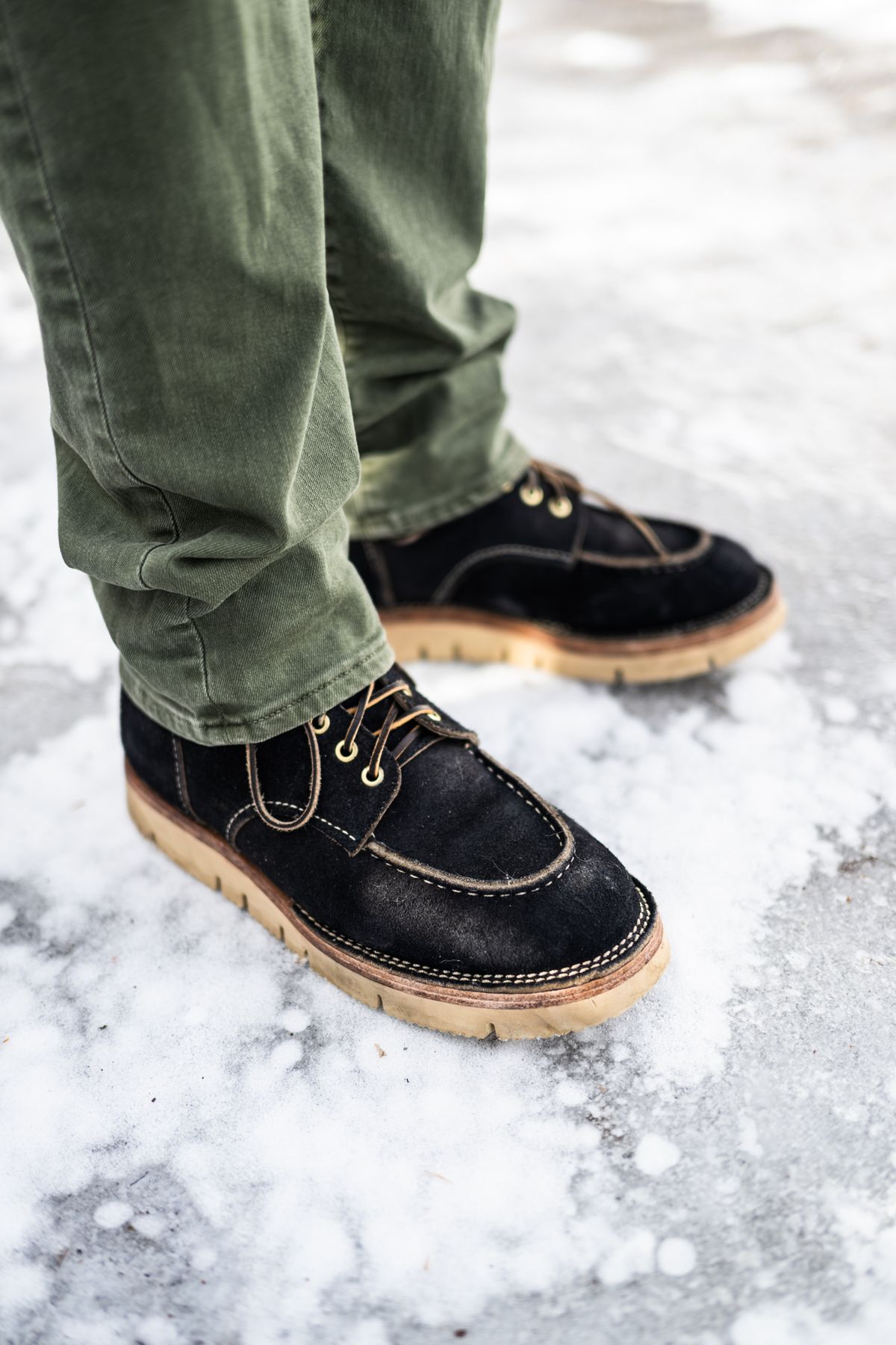 Photo by ABPhoto on February 1, 2023 of the Jakkrabbits Moc Toe Boot in Horween Navy Chamois Roughout.