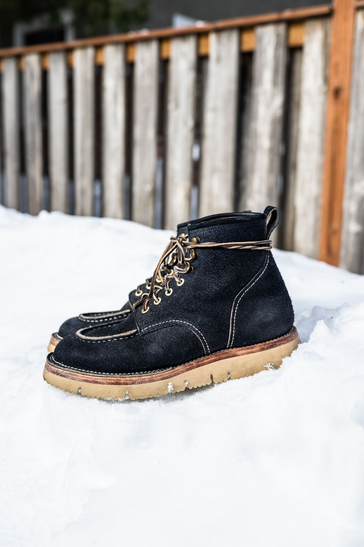 Photo by ABPhoto on February 1, 2023 of the Jakkrabbits Moc Toe Boot in Horween Navy Chamois Roughout.