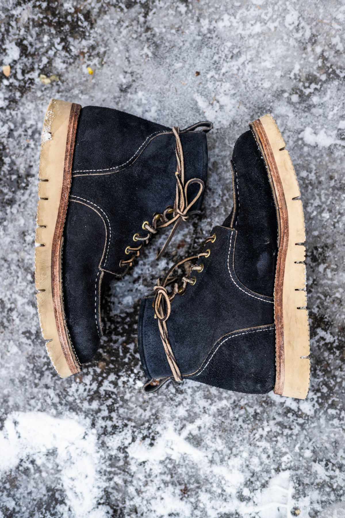 Photo by ABPhoto on February 1, 2023 of the Jakkrabbits Moc Toe Boot in Horween Navy Chamois Roughout.