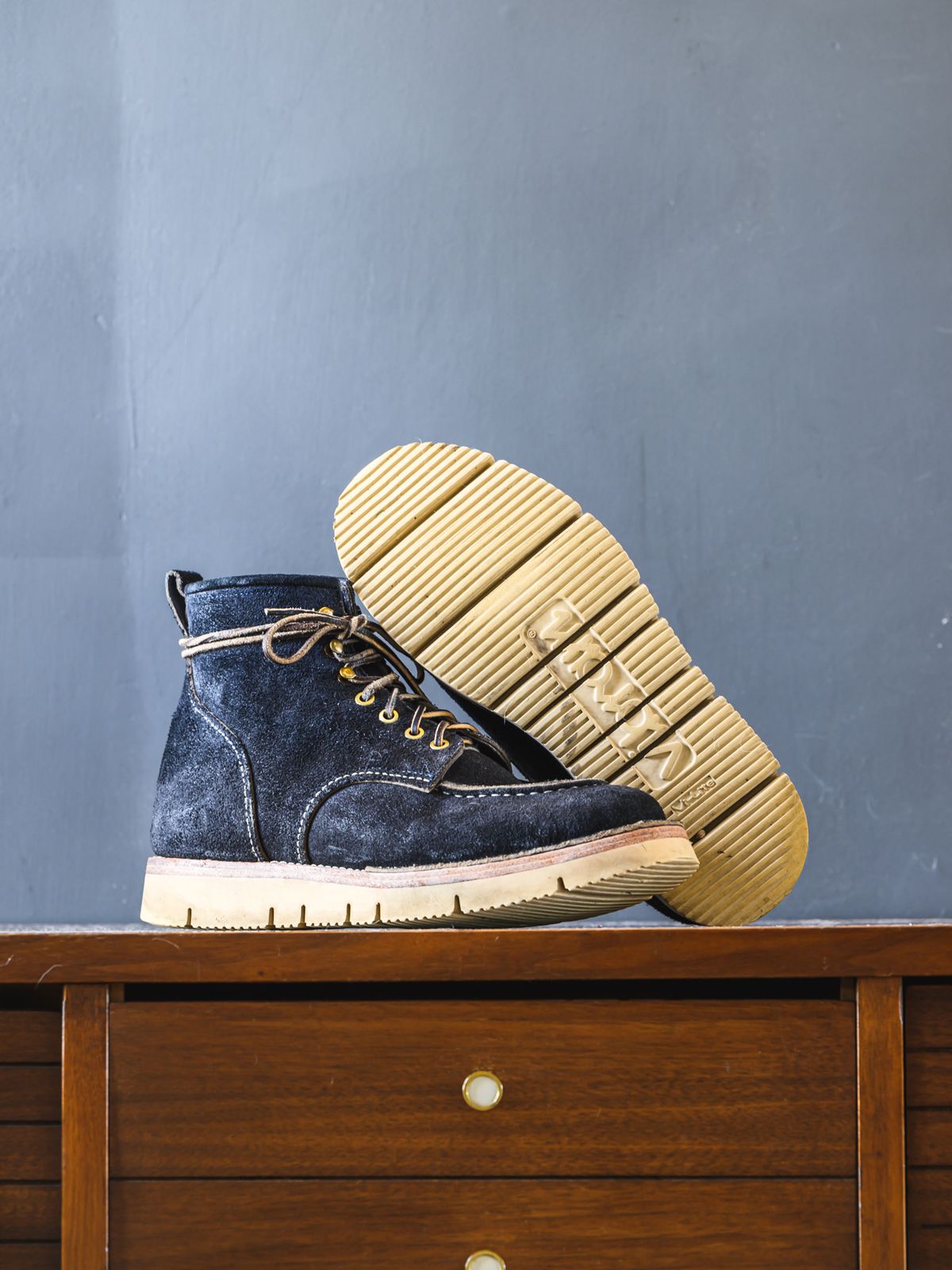 Photo by ABPhoto on March 3, 2023 of the Jakkrabbits Moc Toe Boot in Horween Navy Chamois Roughout.