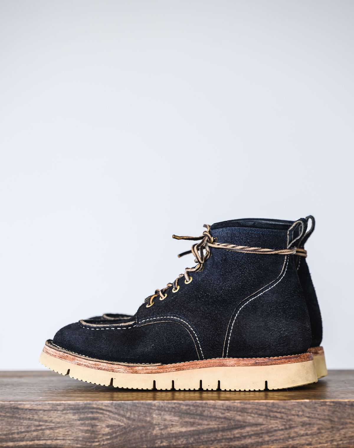 Photo by ABPhoto on April 3, 2023 of the Jakkrabbits Moc Toe Boot in Horween Navy Chamois Roughout.