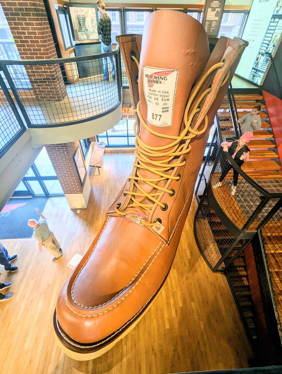 Photo by ABPhoto on October 17, 2025 of the BHHB Railtown in Horween Dark Brown Waxed Flesh & Wickett & Craig Russet Traditional Harness.