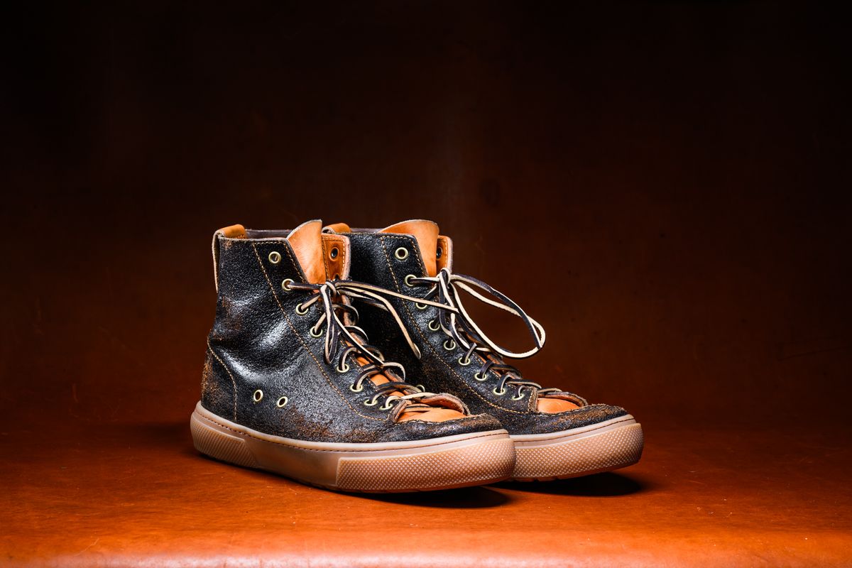 Photo by ABPhoto on November 1, 2025 of the BHHB Railtown in Horween Dark Brown Waxed Flesh & Wickett & Craig Russet Traditional Harness.