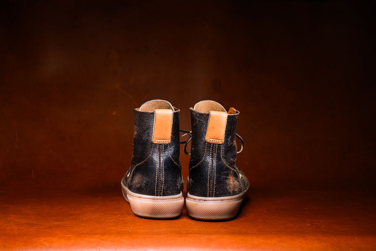 Photo by ABPhoto on November 1, 2025 of the BHHB Railtown in Horween Dark Brown Waxed Flesh & Wickett & Craig Russet Traditional Harness.