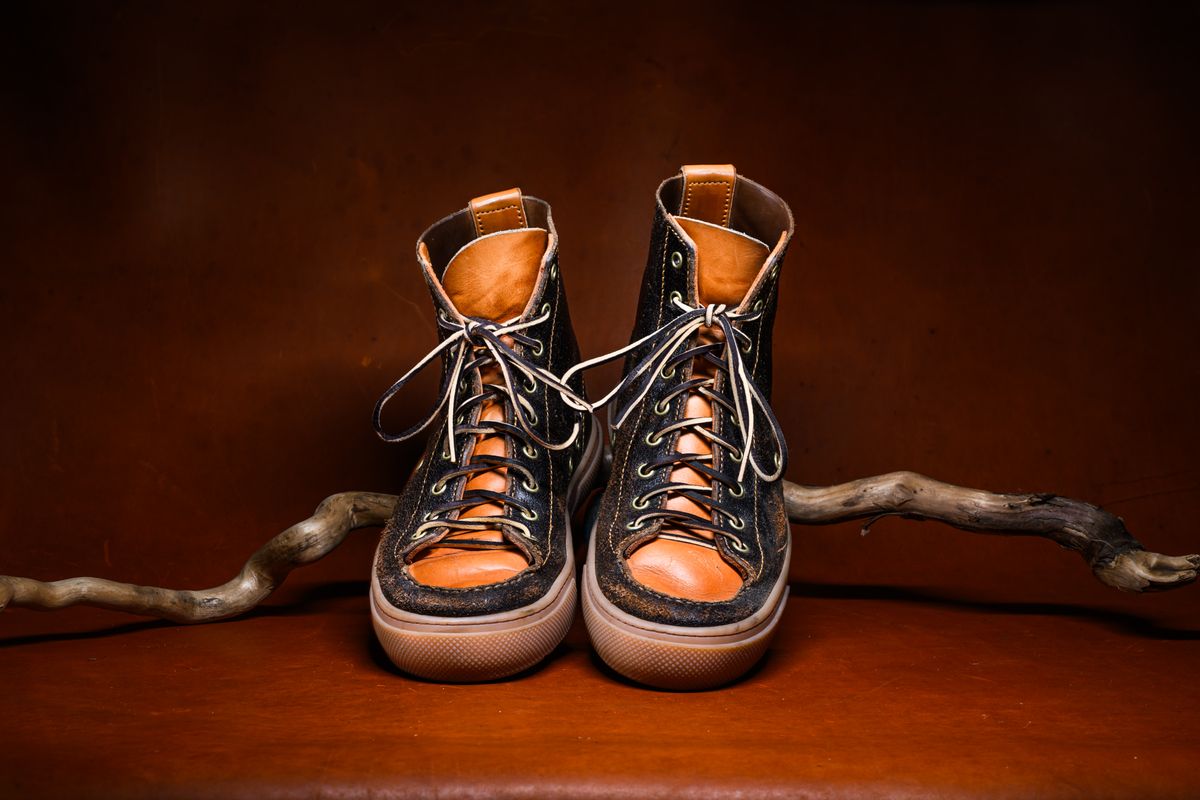 Photo by ABPhoto on November 1, 2025 of the BHHB Railtown in Horween Dark Brown Waxed Flesh & Wickett & Craig Russet Traditional Harness.