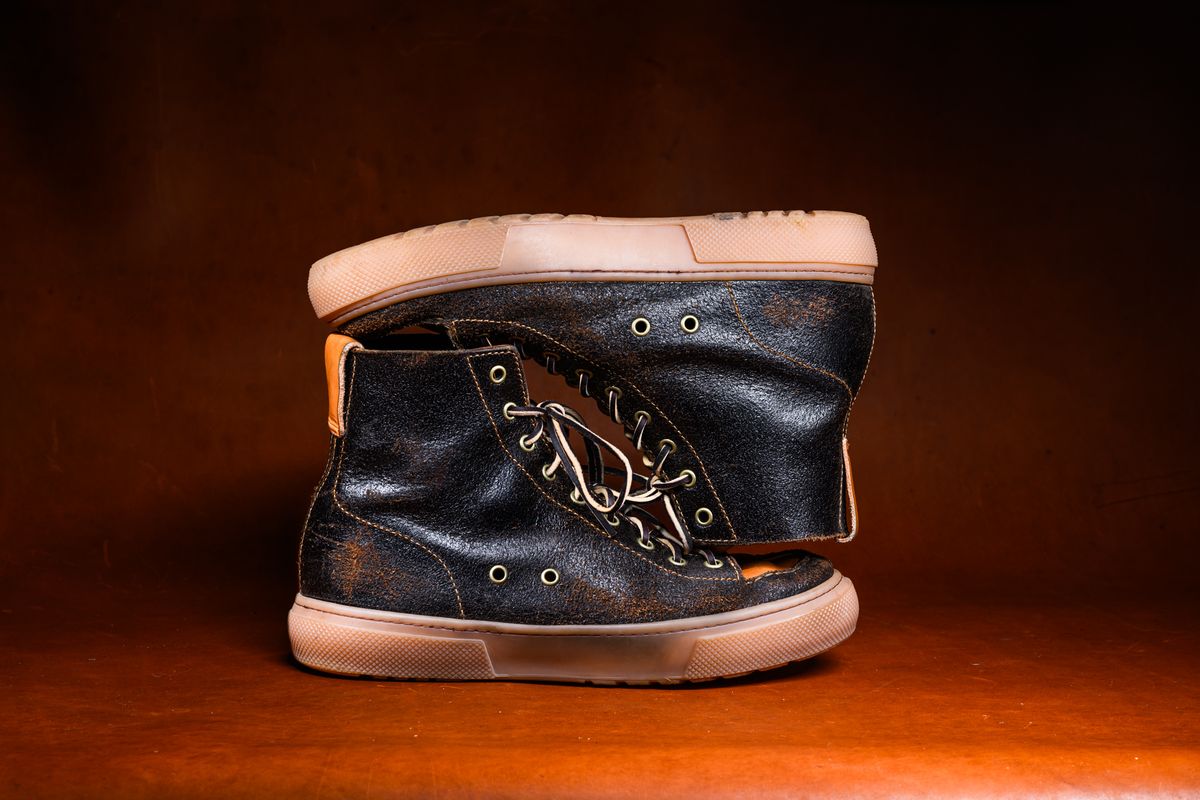 Photo by ABPhoto on November 1, 2025 of the BHHB Railtown in Horween Dark Brown Waxed Flesh & Wickett & Craig Russet Traditional Harness.