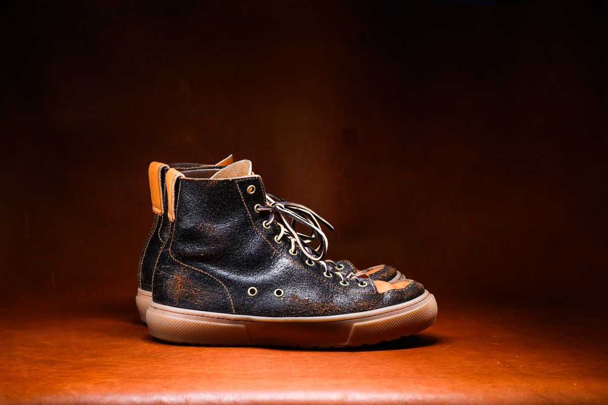 Photo by ABPhoto on November 1, 2025 of the BHHB Railtown in Horween Dark Brown Waxed Flesh & Wickett & Craig Russet Traditional Harness.