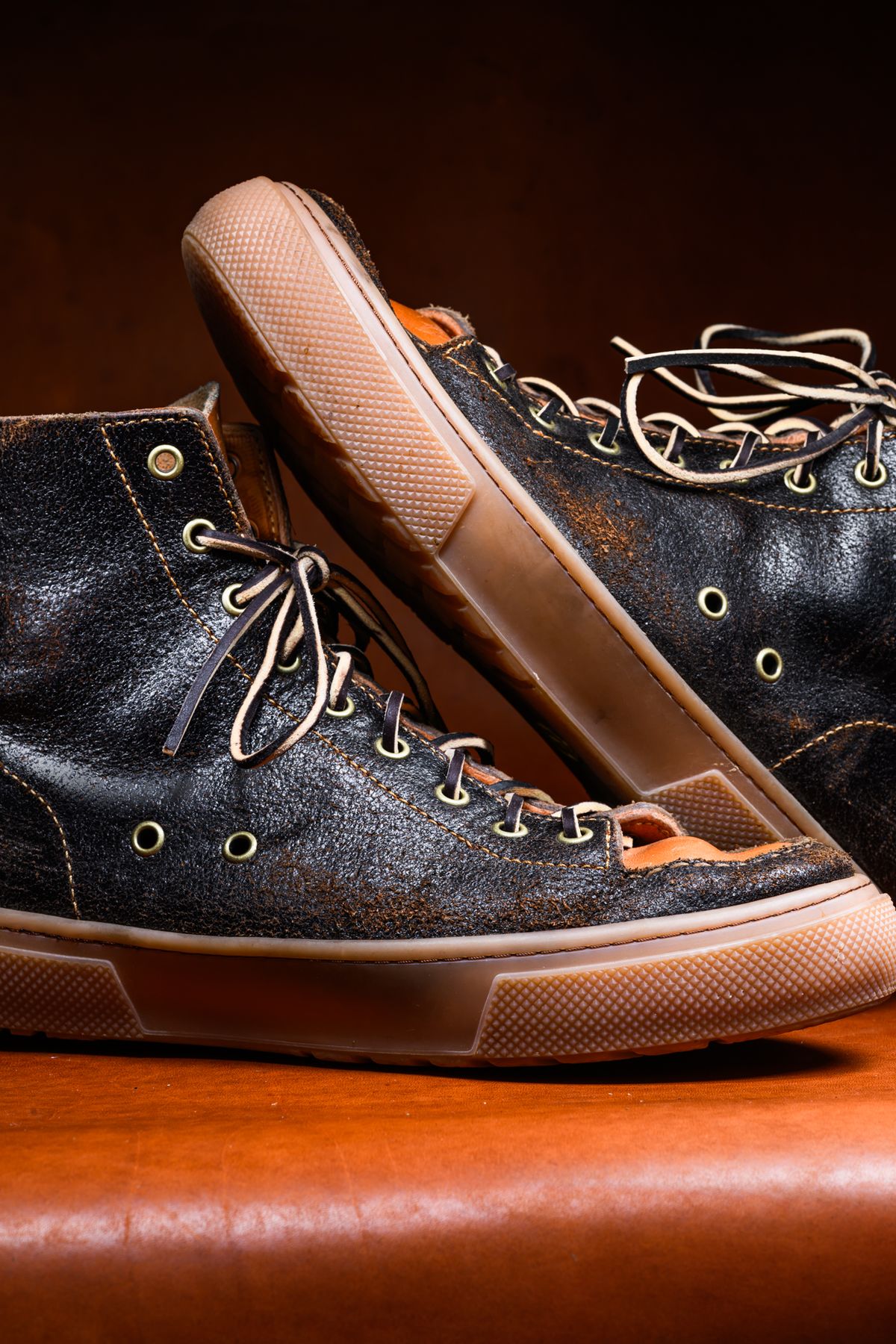 Photo by ABPhoto on November 1, 2025 of the BHHB Railtown in Horween Dark Brown Waxed Flesh & Wickett & Craig Russet Traditional Harness.