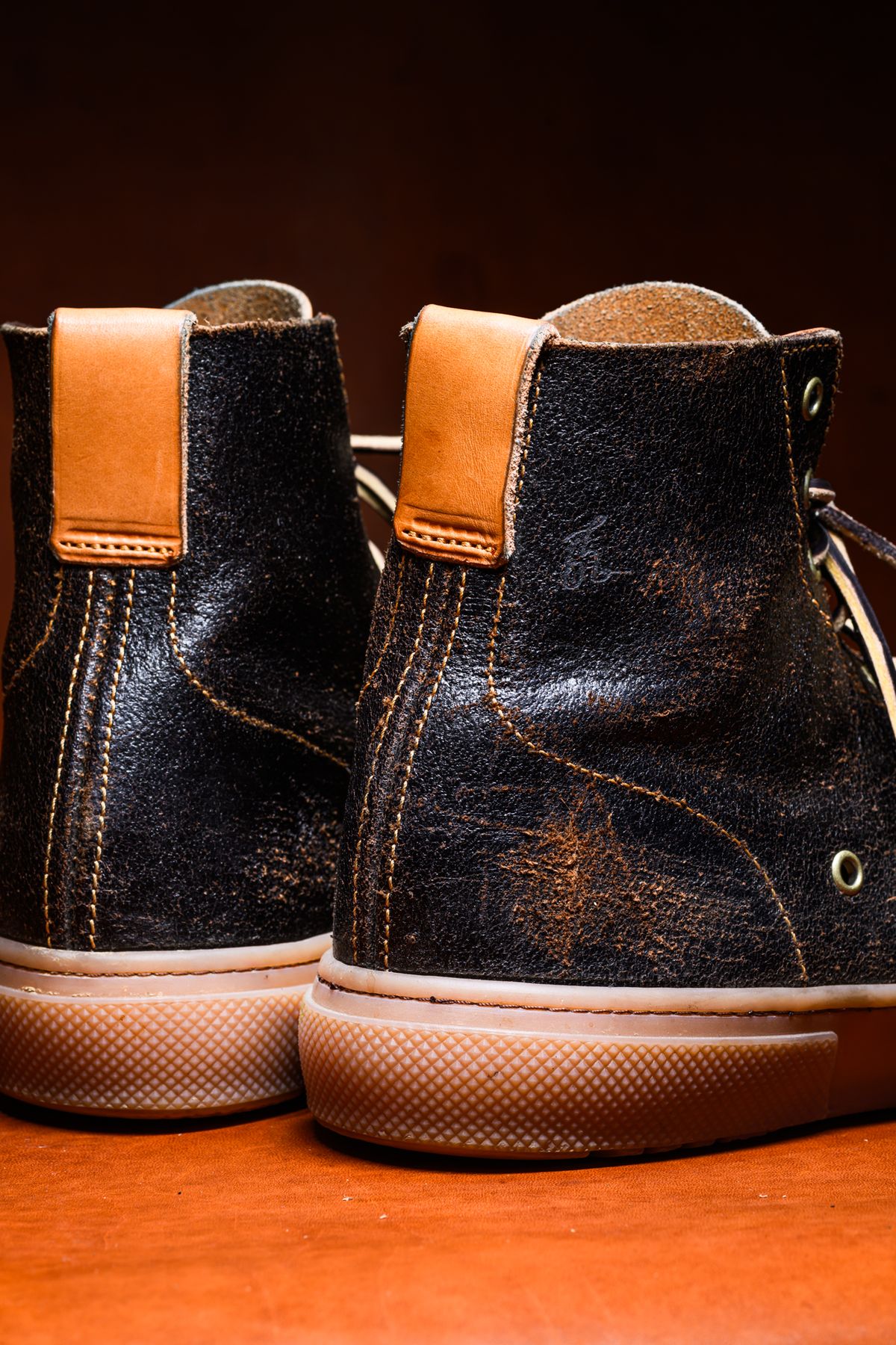 Photo by ABPhoto on November 1, 2025 of the BHHB Railtown in Horween Dark Brown Waxed Flesh & Wickett & Craig Russet Traditional Harness.