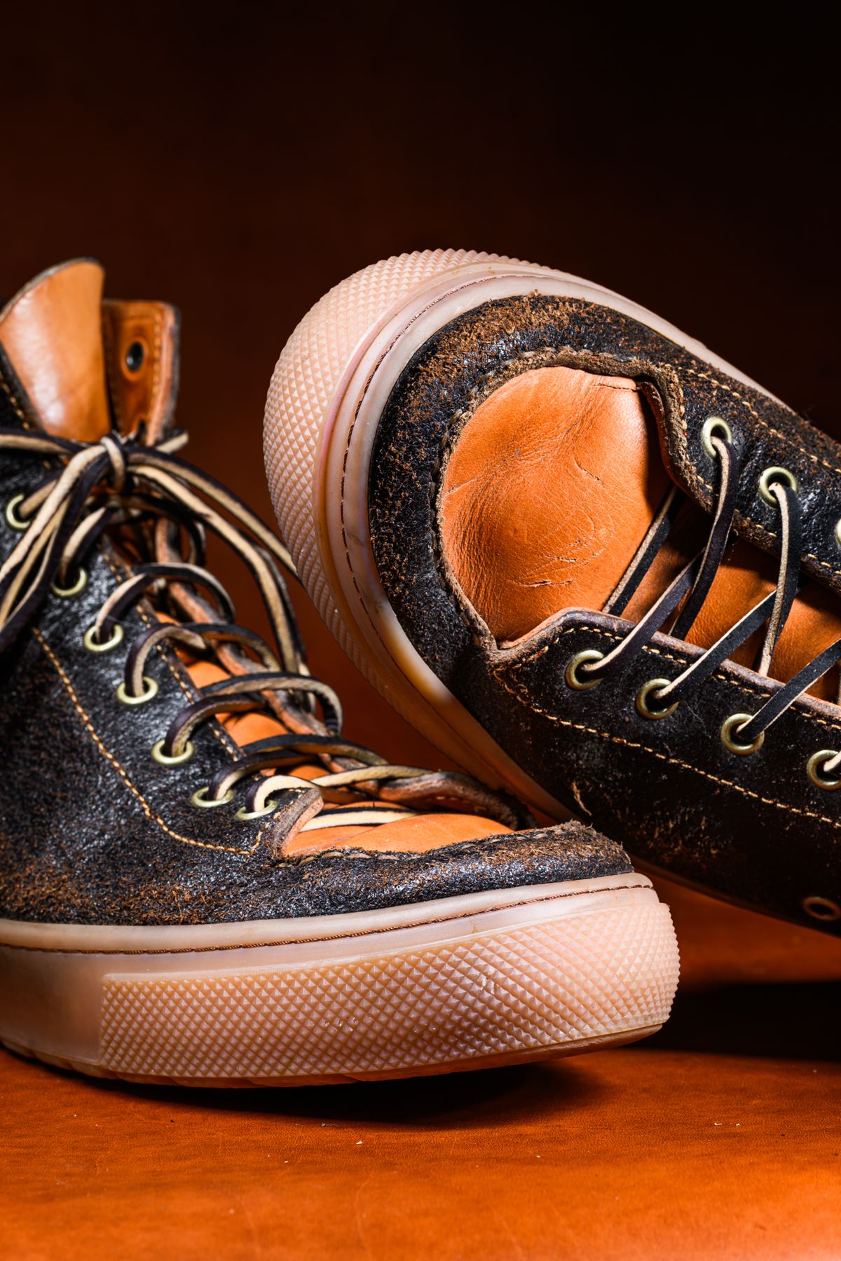 Photo by ABPhoto on November 1, 2025 of the BHHB Railtown in Horween Dark Brown Waxed Flesh & Wickett & Craig Russet Traditional Harness.