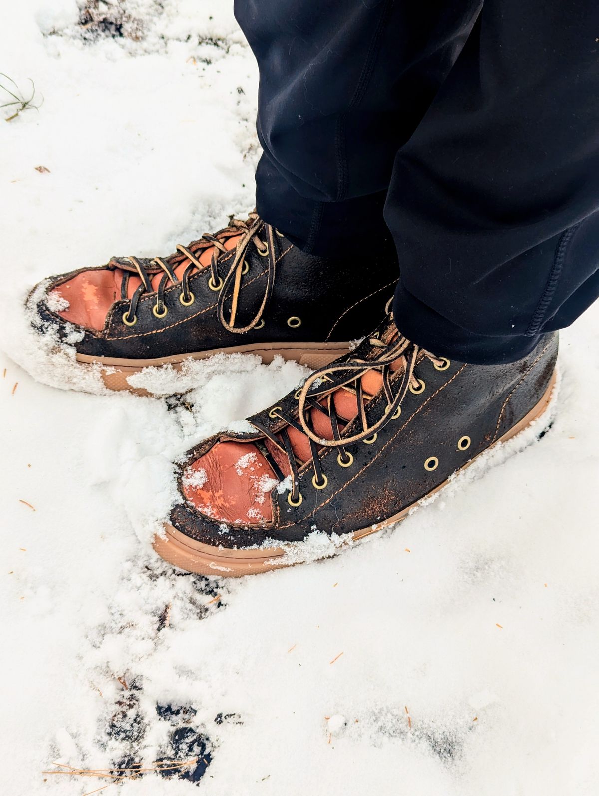 Photo by ABPhoto on November 26, 2025 of the BHHB Railtown in Horween Dark Brown Waxed Flesh & Wickett & Craig Russet Traditional Harness.