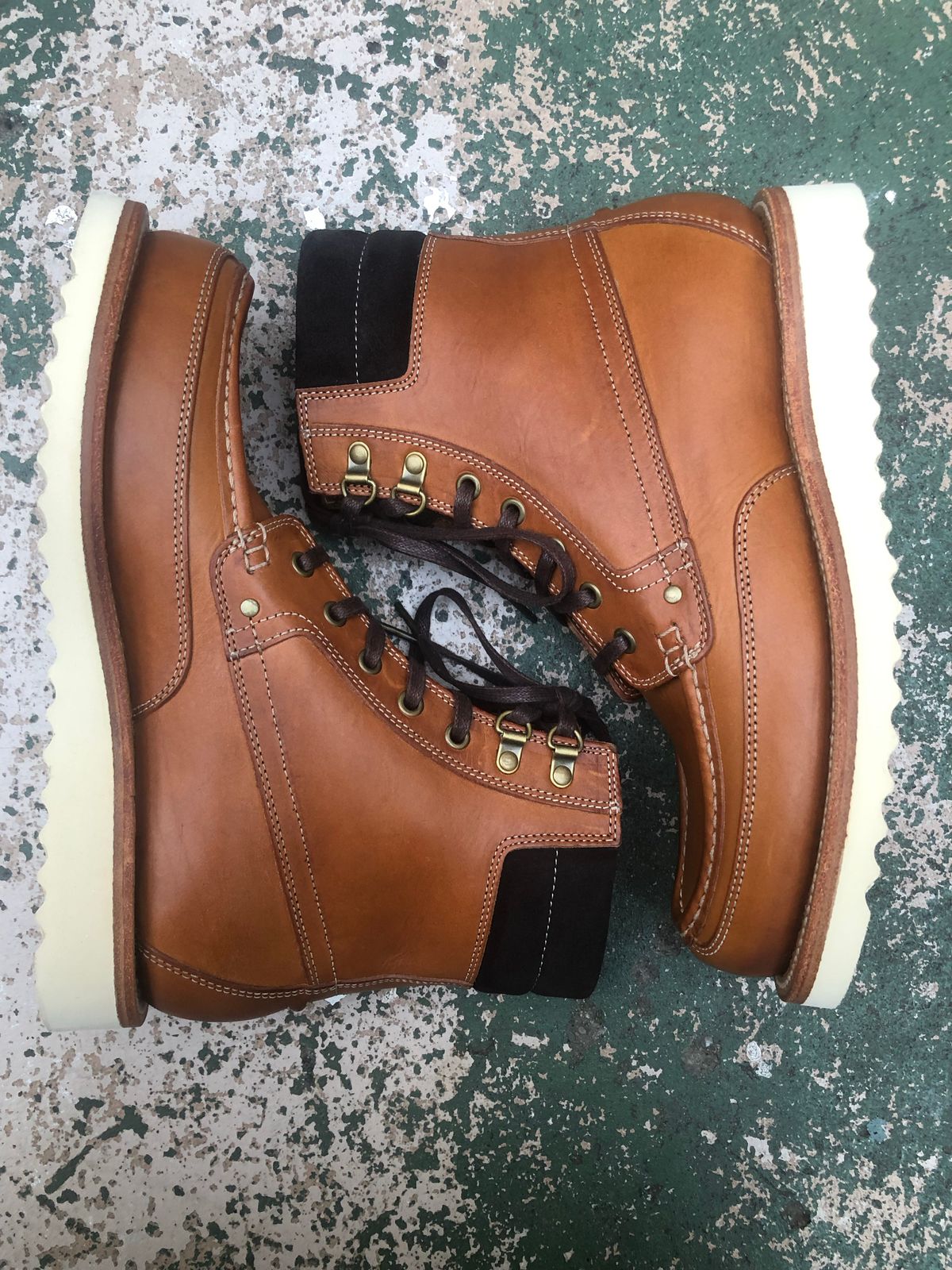 Photo by AiPhuGyu on October 1, 2022 of the Grant Stone Field Boot in Badalassi Carlo Saddle Tan Minerva.