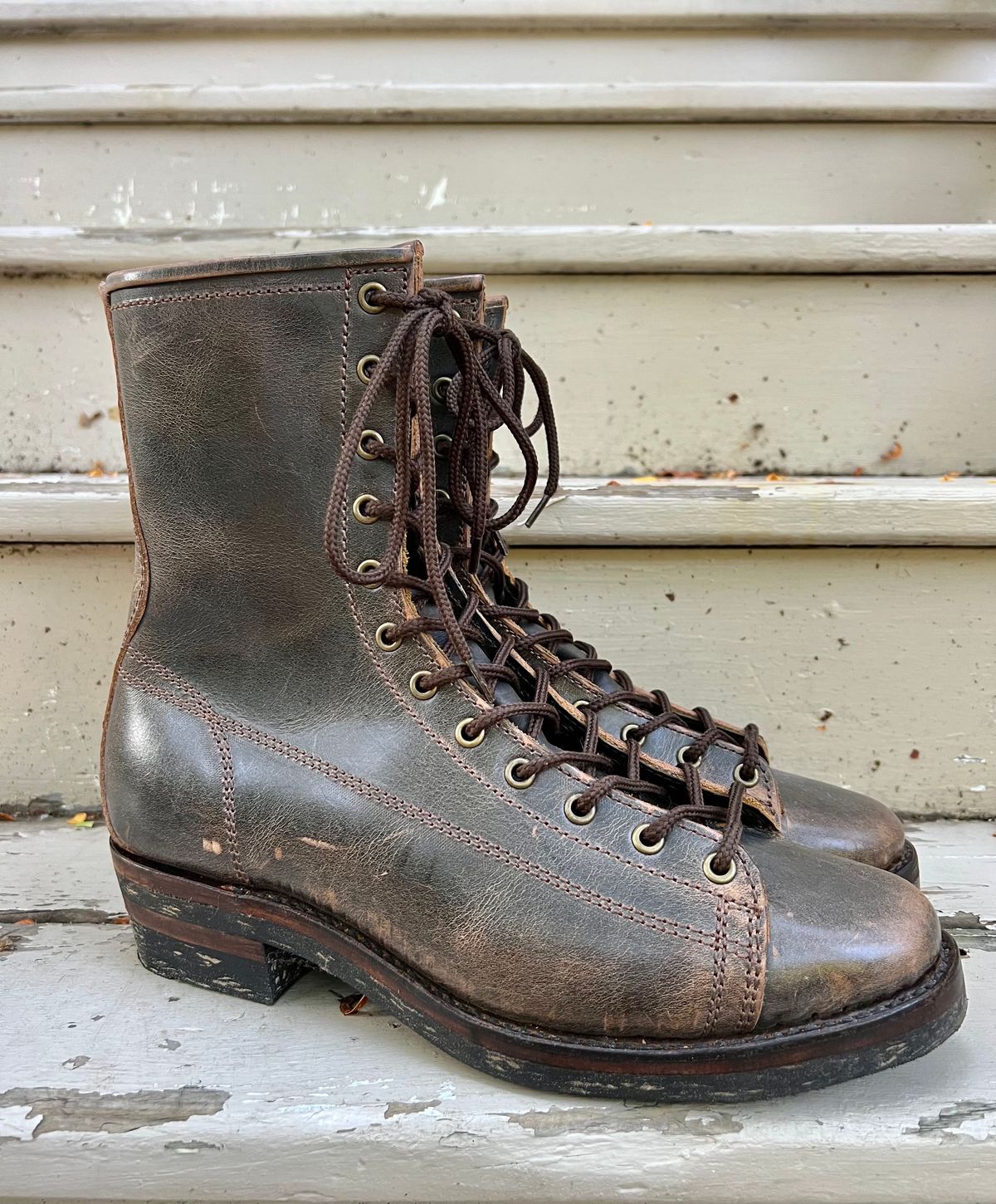 Photo by montyberns on September 15, 2023 of the Willie's Handmade Boots Monkey Boot in Conceria Walpier Black Burro Whiskey.