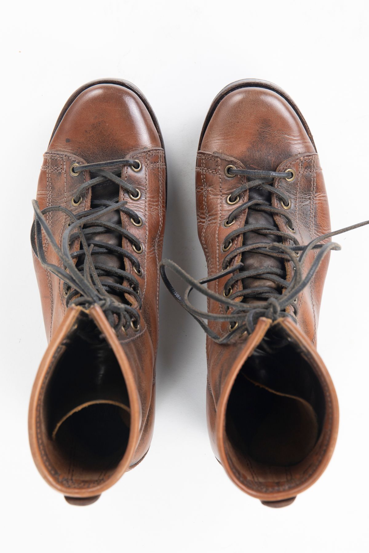 Photo by montyberns on April 4, 2024 of the Willie's Handmade Boots Monkey Boot in Conceria Walpier Black Burro Whiskey.