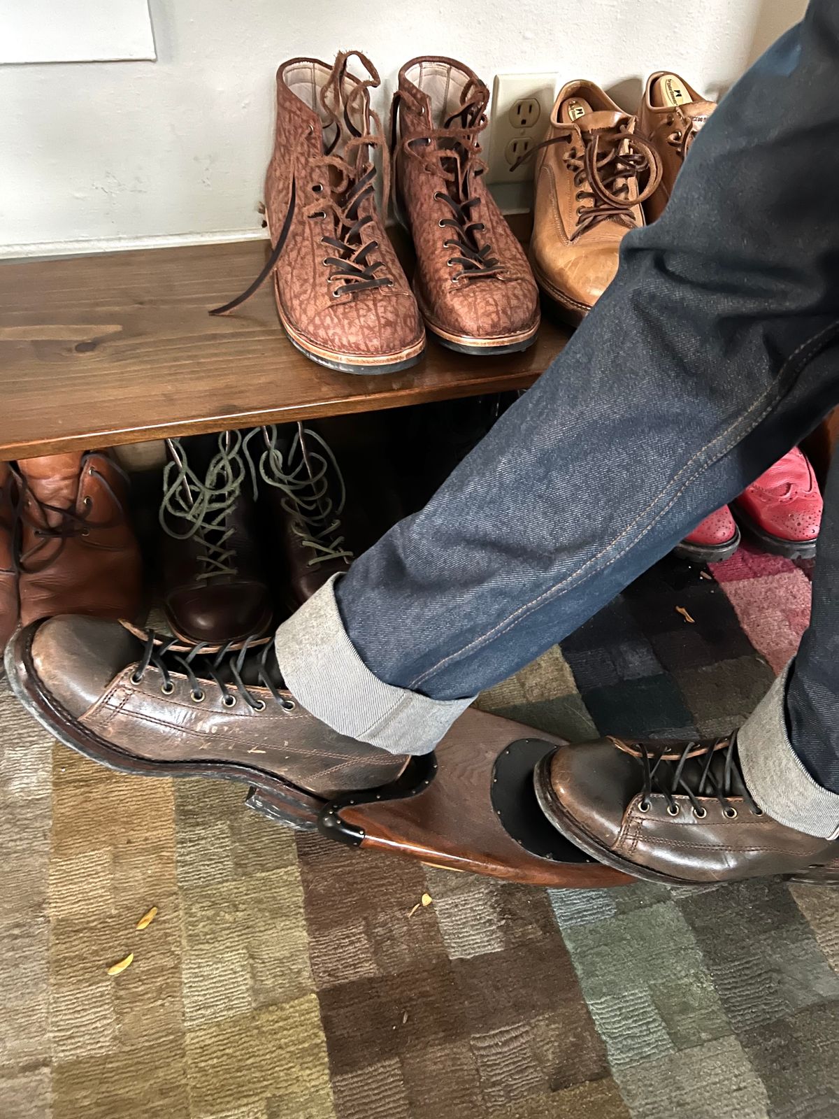 Photo by montyberns on October 2, 2023 of the Willie's Handmade Boots Monkey Boot in Conceria Walpier Black Burro Whiskey.