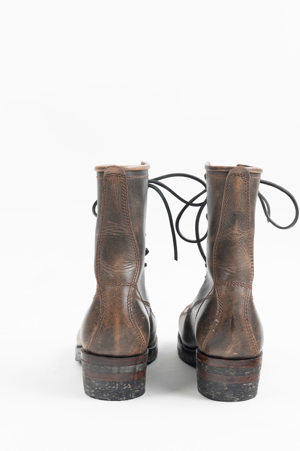 Photo by montyberns on October 2, 2023 of the Willie's Handmade Boots Monkey Boot in Conceria Walpier Black Burro Whiskey.