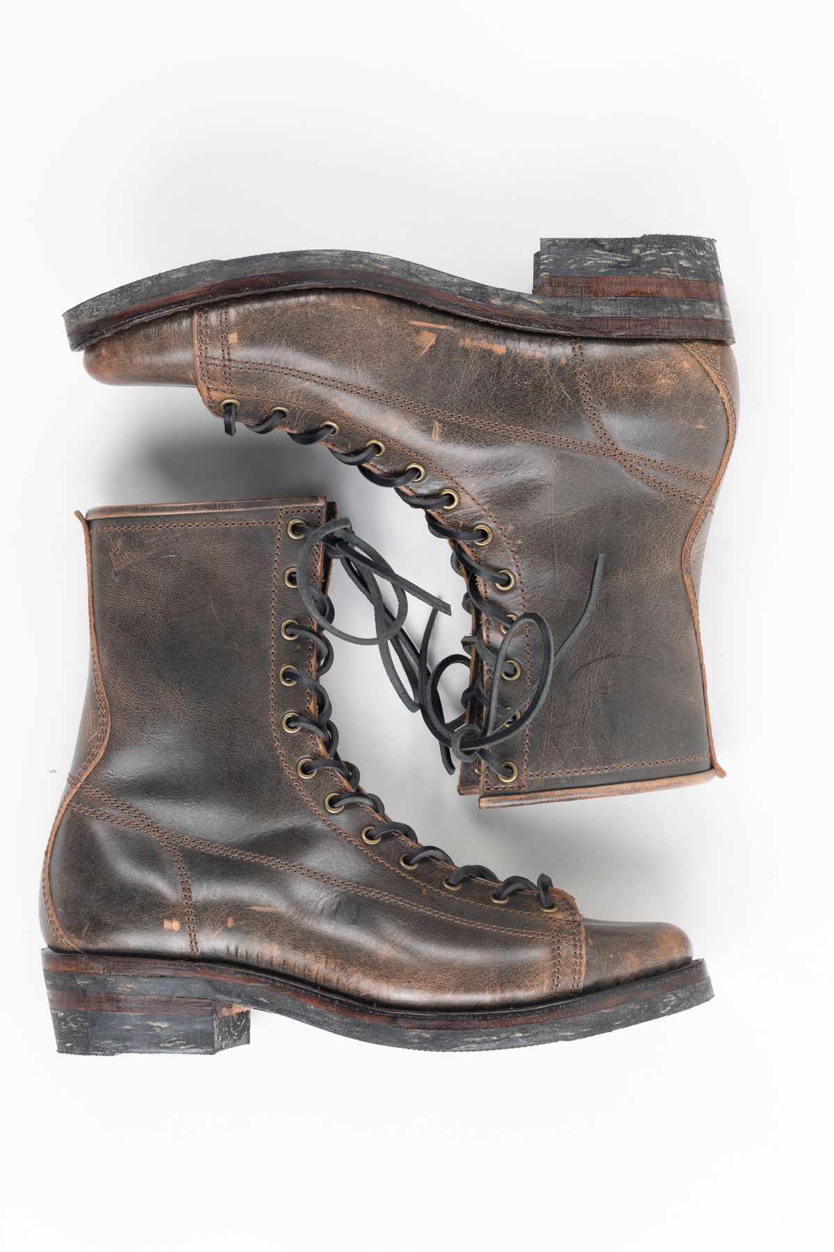 Photo by montyberns on October 2, 2023 of the Willie's Handmade Boots Monkey Boot in Conceria Walpier Black Burro Whiskey.