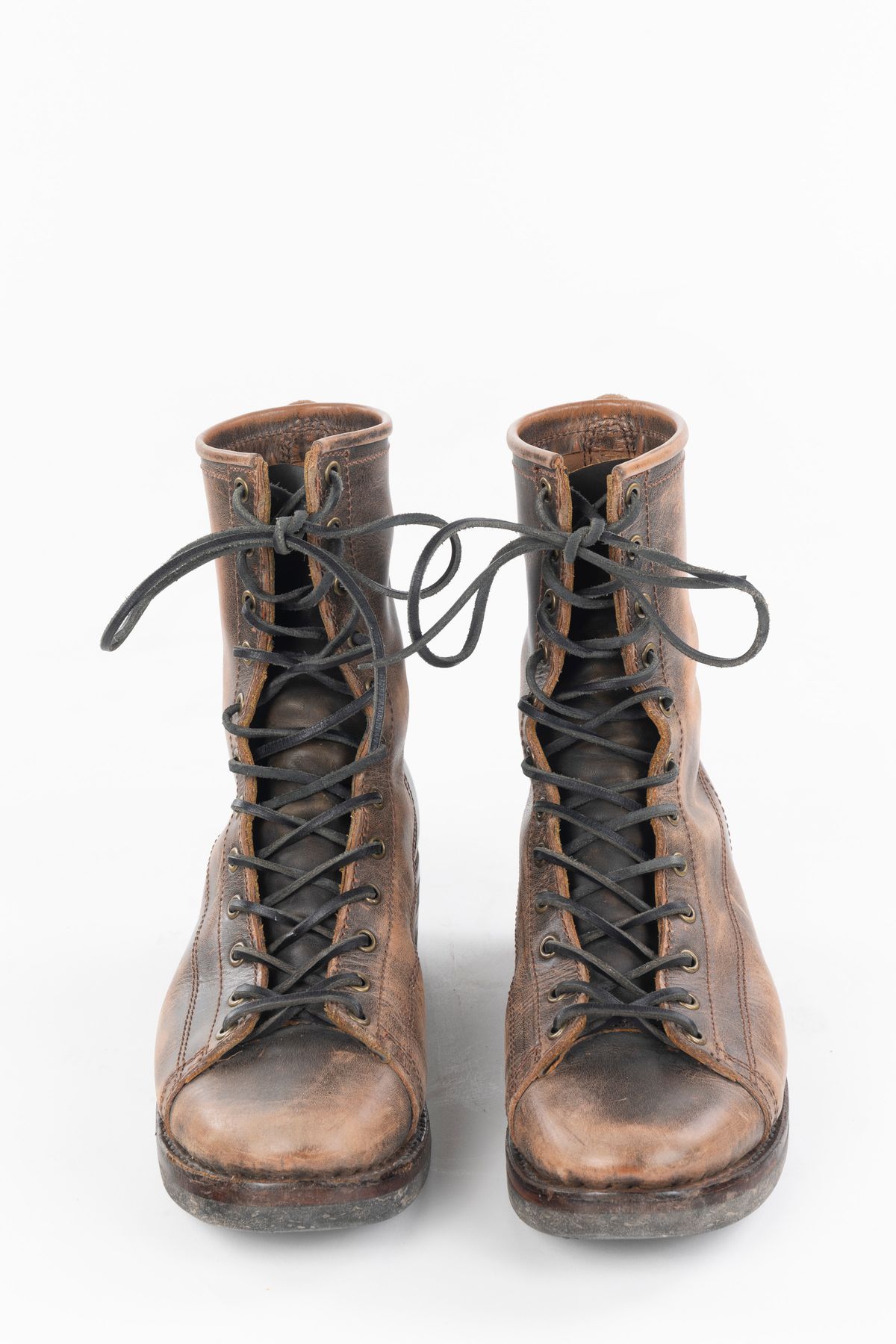 Photo by montyberns on November 3, 2023 of the Willie's Handmade Boots Monkey Boot in Conceria Walpier Black Burro Whiskey.