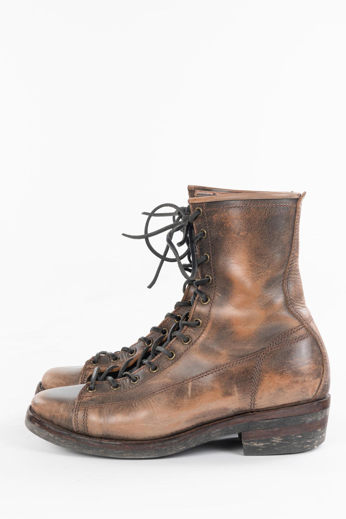 Photo by montyberns on November 3, 2023 of the Willie's Handmade Boots Monkey Boot in Conceria Walpier Black Burro Whiskey.