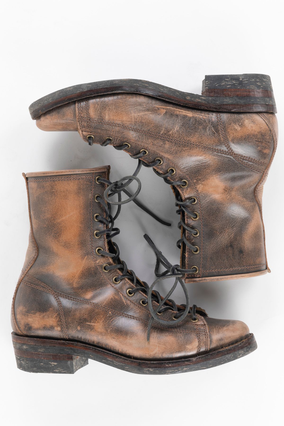 Photo by montyberns on November 3, 2023 of the Willie's Handmade Boots Monkey Boot in Conceria Walpier Black Burro Whiskey.