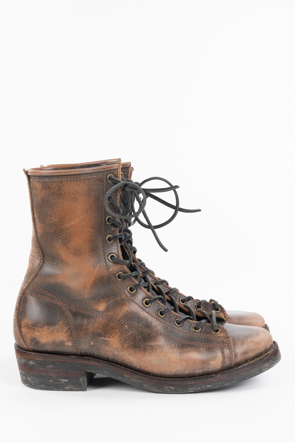 Photo by montyberns on November 3, 2023 of the Willie's Handmade Boots Monkey Boot in Conceria Walpier Black Burro Whiskey.