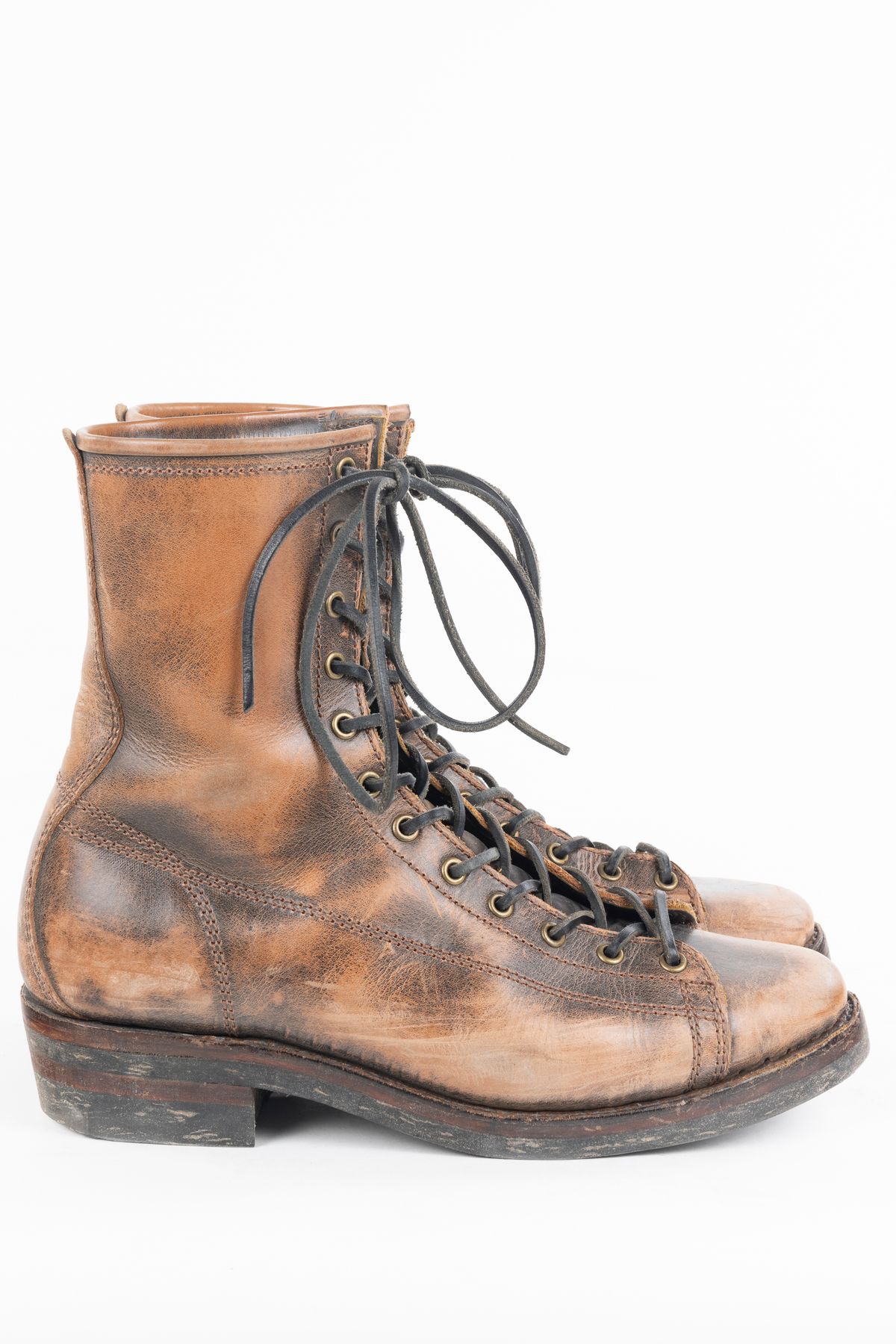Photo by montyberns on December 1, 2023 of the Willie's Handmade Boots Monkey Boot in Conceria Walpier Black Burro Whiskey.