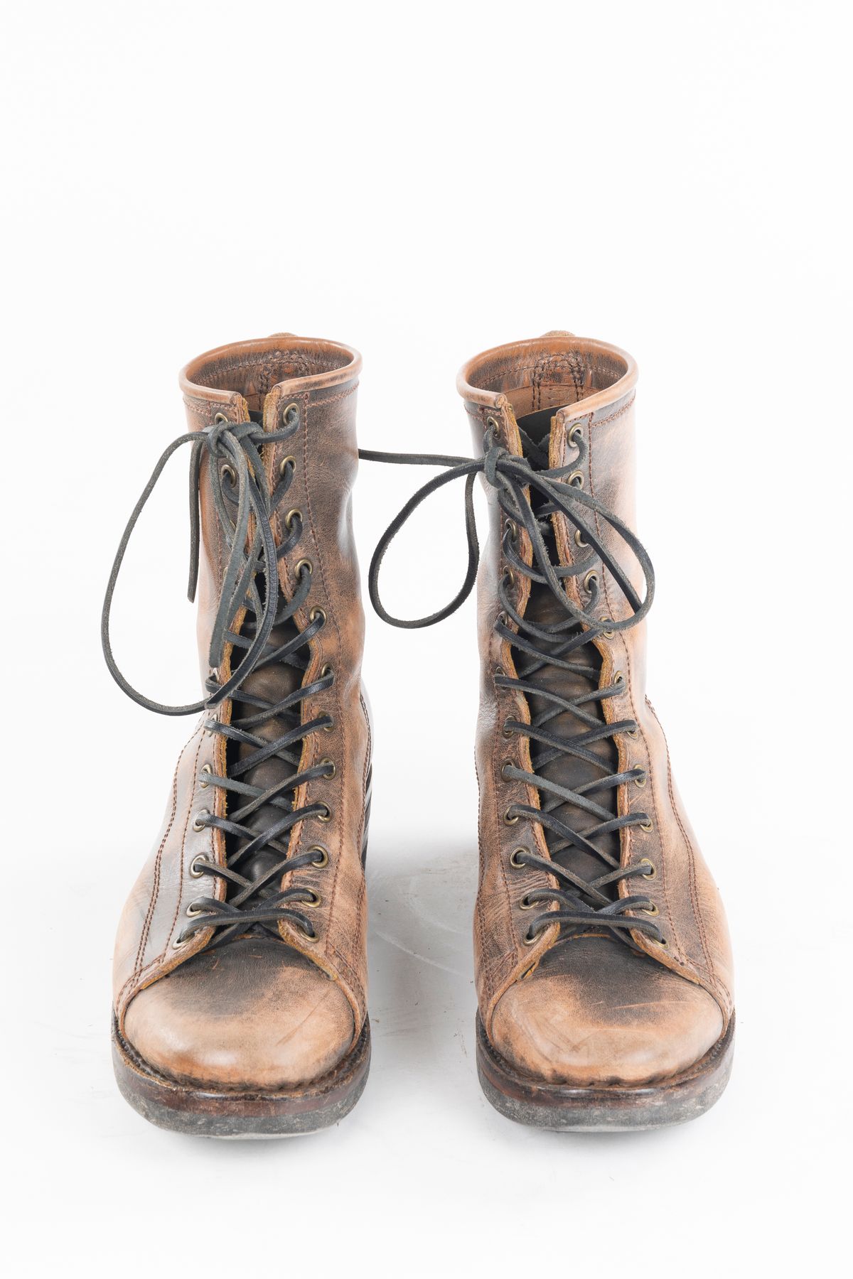 Photo by montyberns on December 1, 2023 of the Willie's Handmade Boots Monkey Boot in Conceria Walpier Black Burro Whiskey.