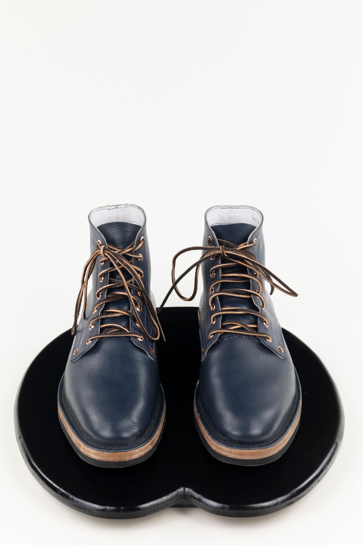 Photo by montyberns on October 4, 2022 of the Endurance Leather Co. Unlisted Model in Conceria Puccini Attilio Navy Koala.