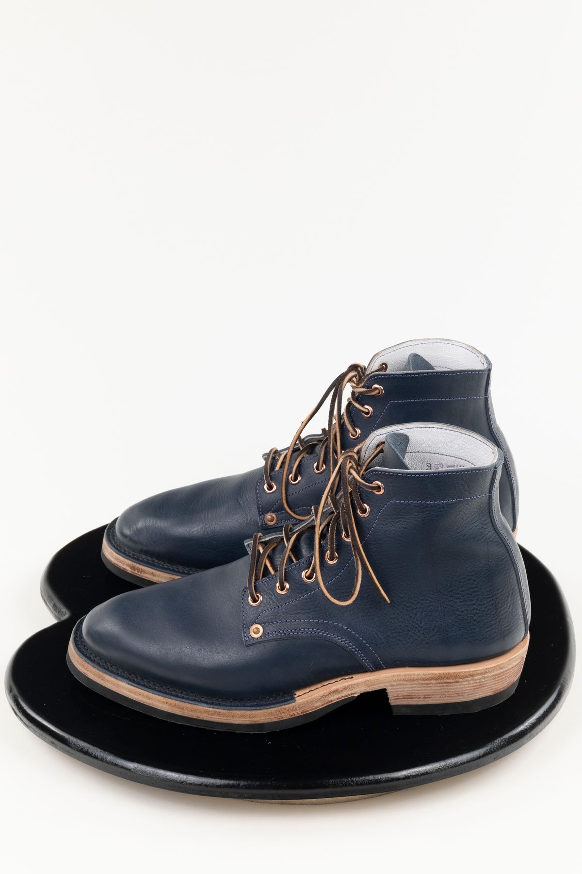 Photo by montyberns on October 4, 2022 of the Endurance Leather Co. Unlisted Model in Conceria Puccini Attilio Navy Koala.