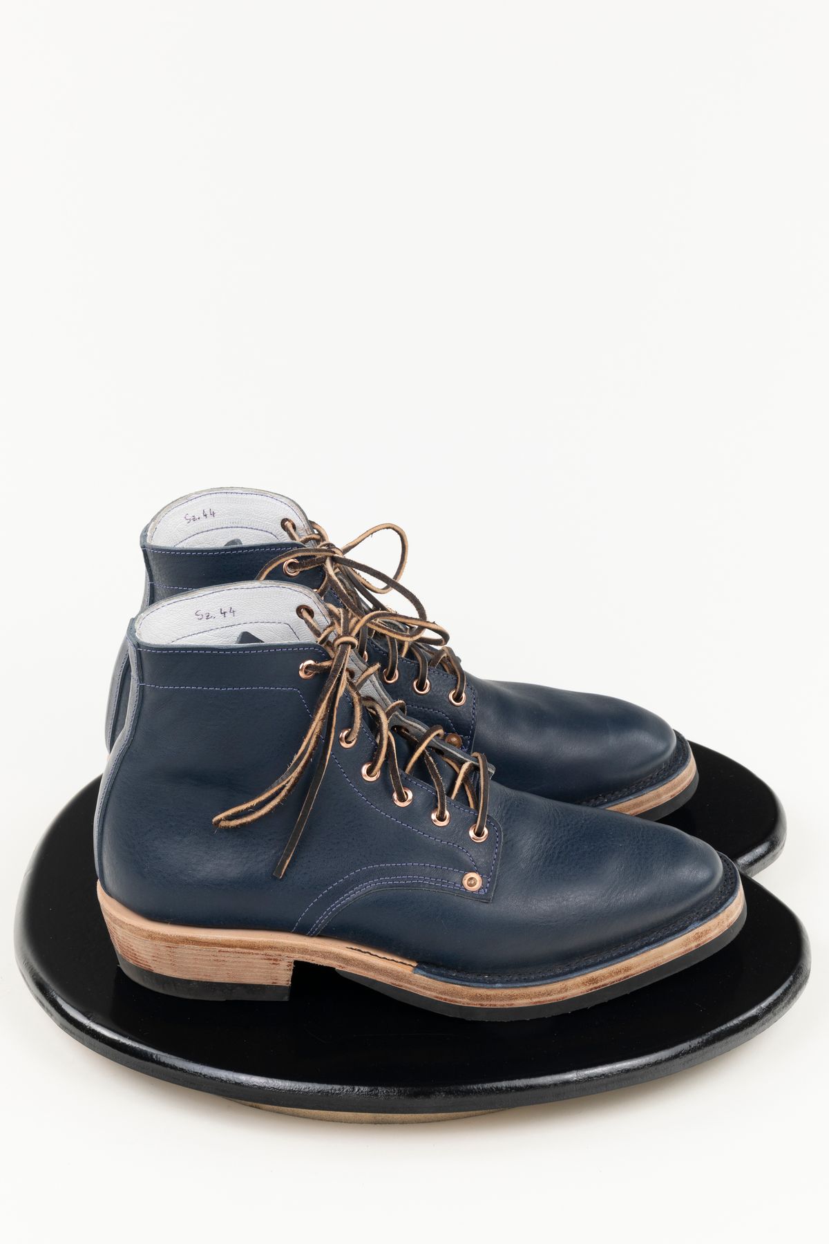 Photo by montyberns on October 4, 2022 of the Endurance Leather Co. Unlisted Model in Conceria Puccini Attilio Navy Koala.