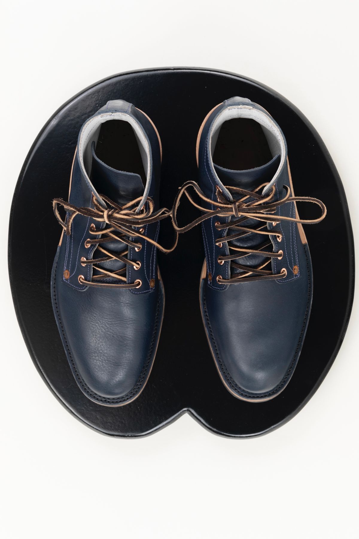Photo by montyberns on October 4, 2022 of the Endurance Leather Co. Unlisted Model in Conceria Puccini Attilio Navy Koala.