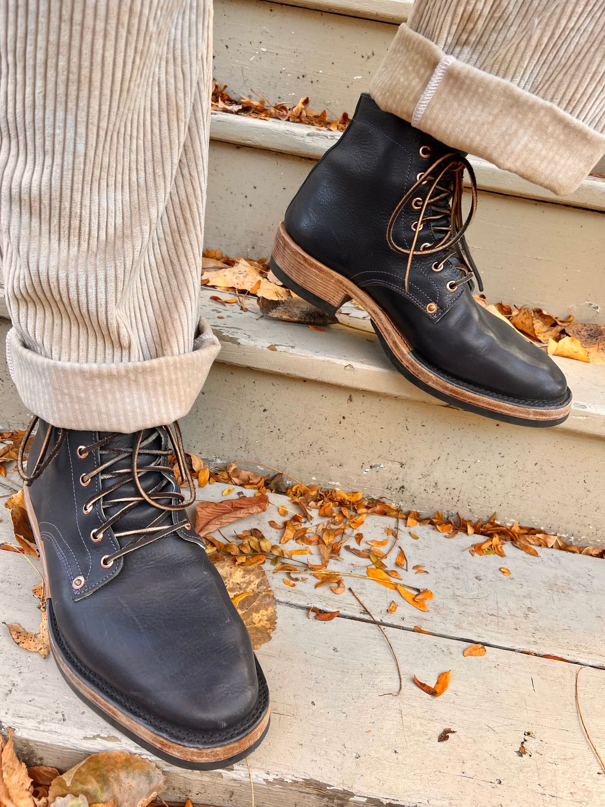 Photo by montyberns on November 4, 2022 of the Endurance Leather Co. Unlisted Model in Conceria Puccini Attilio Navy Koala.