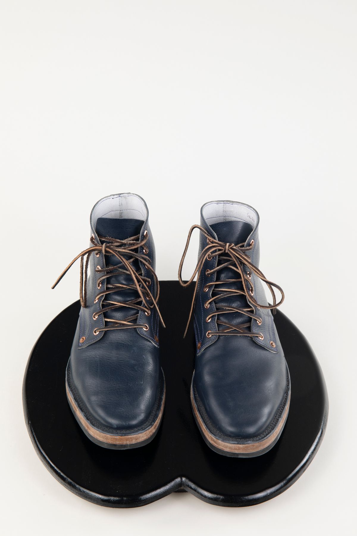 Photo by montyberns on November 4, 2022 of the Endurance Leather Co. Unlisted Model in Conceria Puccini Attilio Navy Koala.