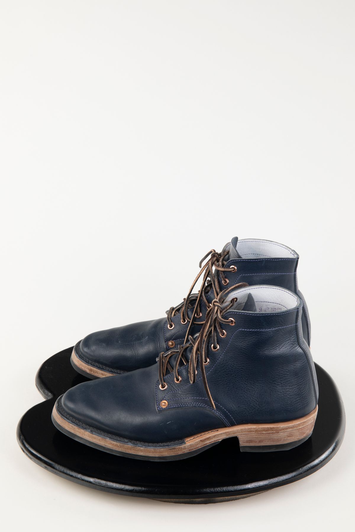 Photo by montyberns on November 4, 2022 of the Endurance Leather Co. Unlisted Model in Conceria Puccini Attilio Navy Koala.