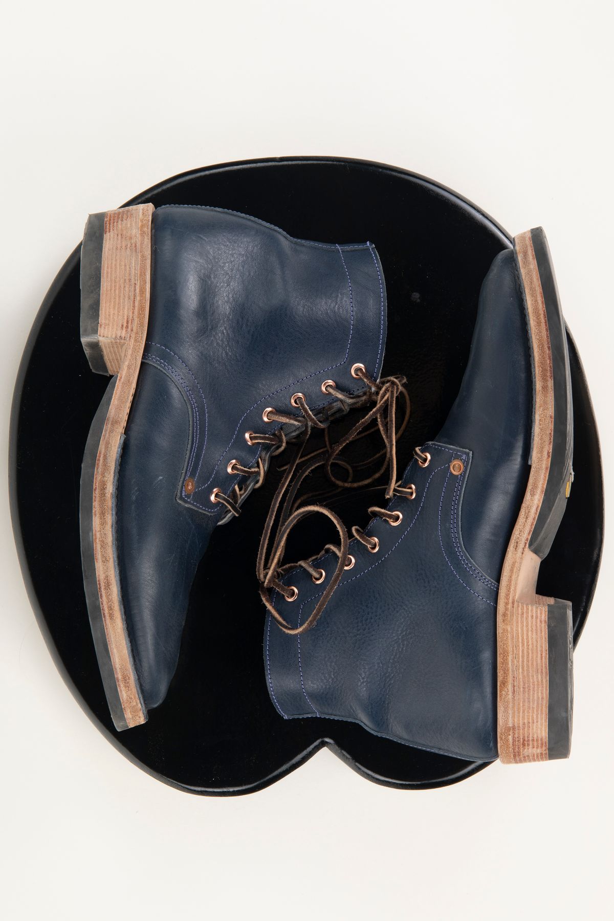 Photo by montyberns on November 4, 2022 of the Endurance Leather Co. Unlisted Model in Conceria Puccini Attilio Navy Koala.