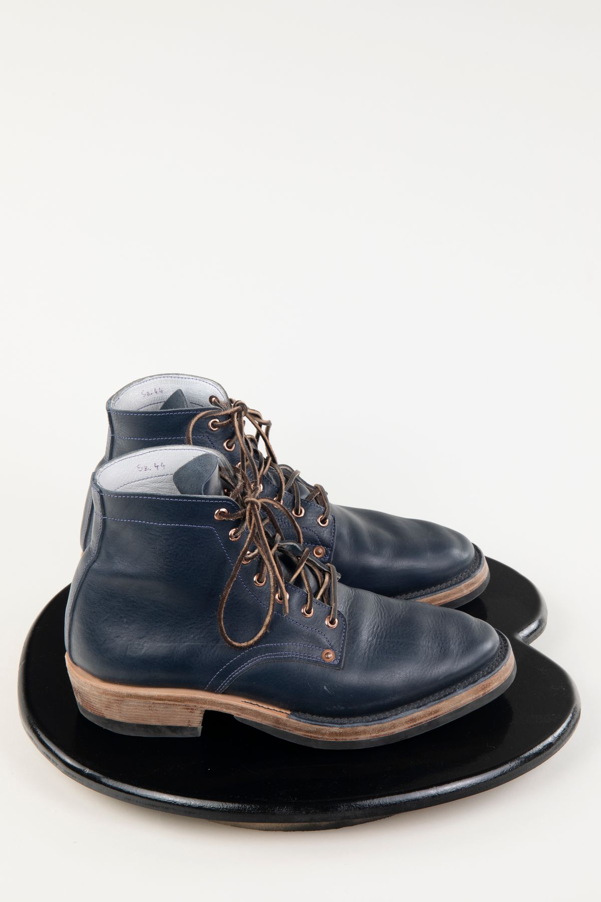 Photo by montyberns on November 4, 2022 of the Endurance Leather Co. Unlisted Model in Conceria Puccini Attilio Navy Koala.