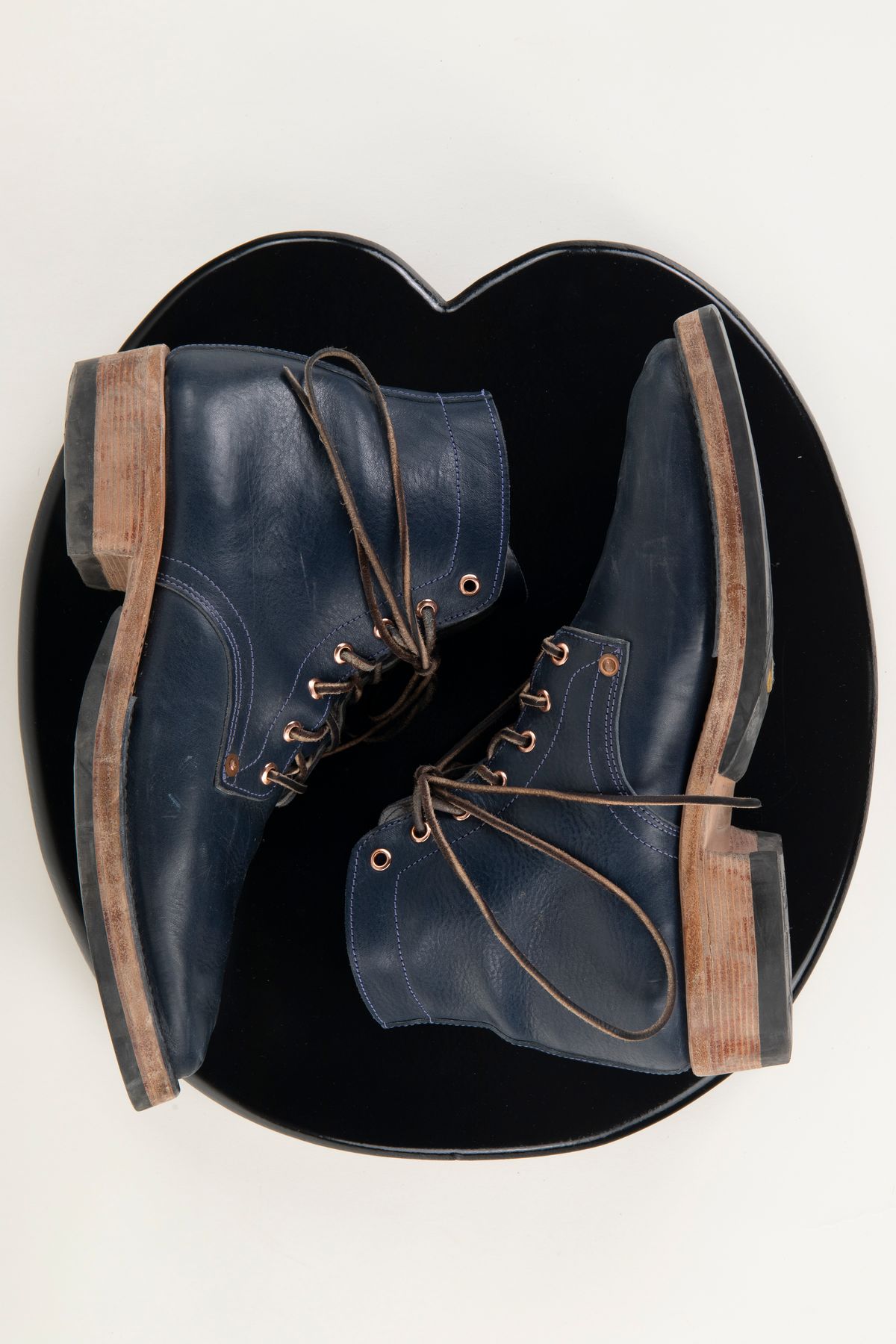 Photo by montyberns on December 5, 2022 of the Endurance Leather Co. Unlisted Model in Conceria Puccini Attilio Navy Koala.