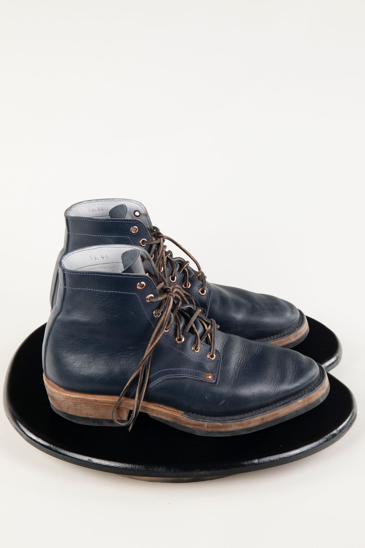 Photo by montyberns on December 5, 2022 of the Endurance Leather Co. Unlisted Model in Conceria Puccini Attilio Navy Koala.