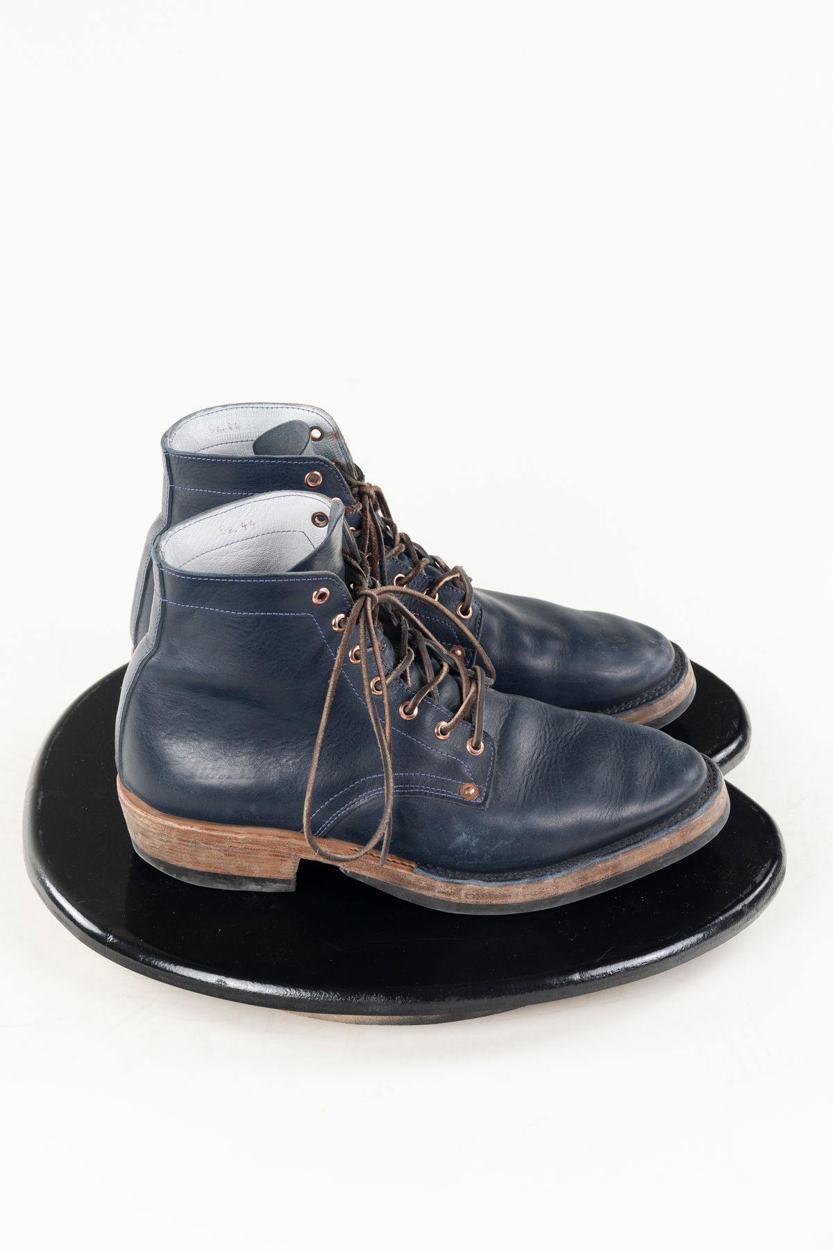 Photo by montyberns on January 5, 2023 of the Endurance Leather Co. Unlisted Model in Conceria Puccini Attilio Navy Koala.