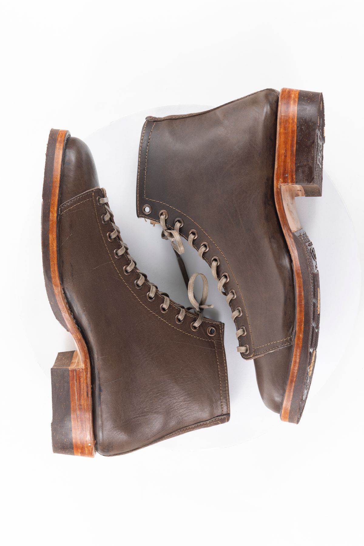 Photo by montyberns on October 3, 2025 of the House Of Berns Grip in Horween Esspresso Vermont DHF.