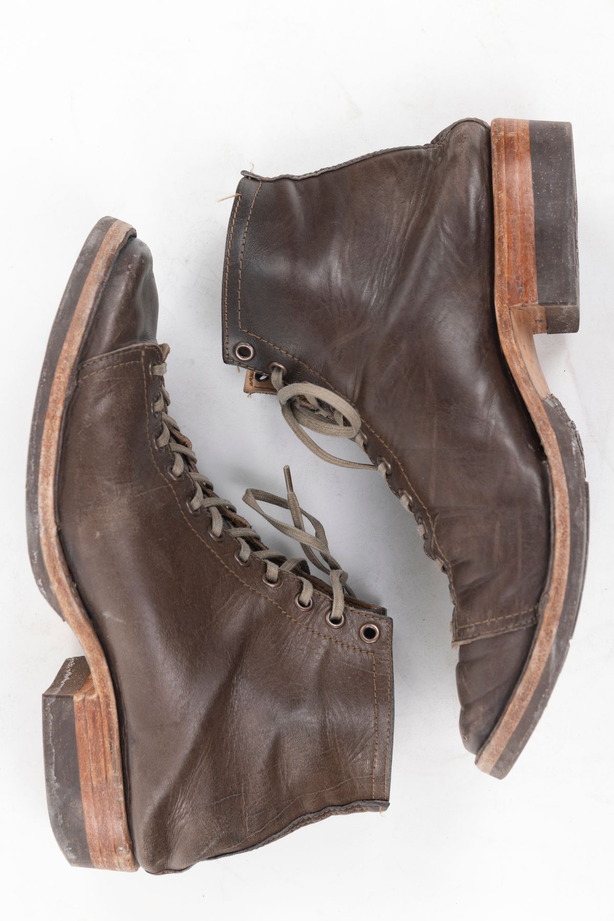 Photo by montyberns on December 4, 2025 of the House Of Berns Grip in Horween Esspresso Vermont DHF.