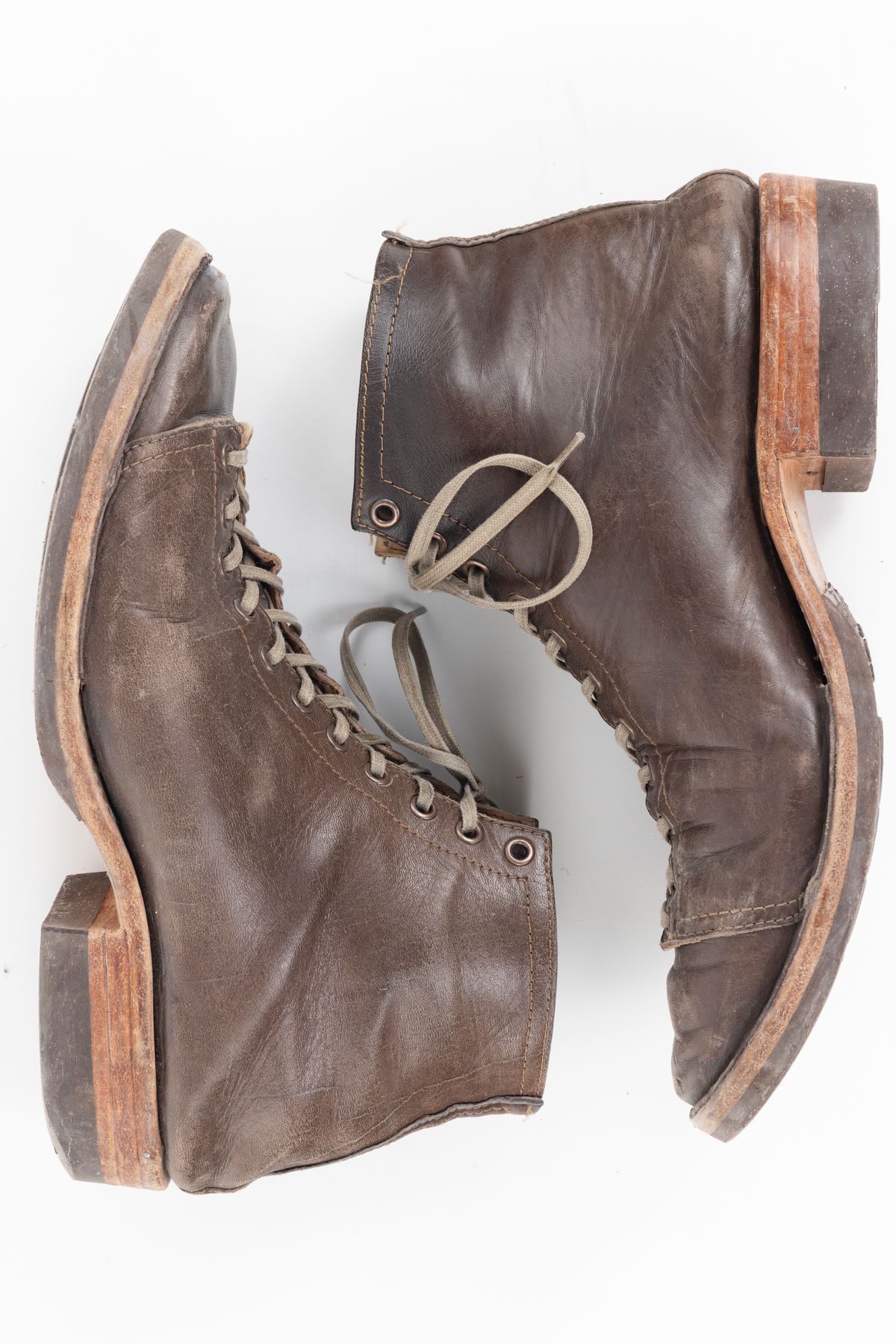 Photo by montyberns on January 3, 2026 of the House Of Berns Grip in Horween Esspresso Vermont DHF.