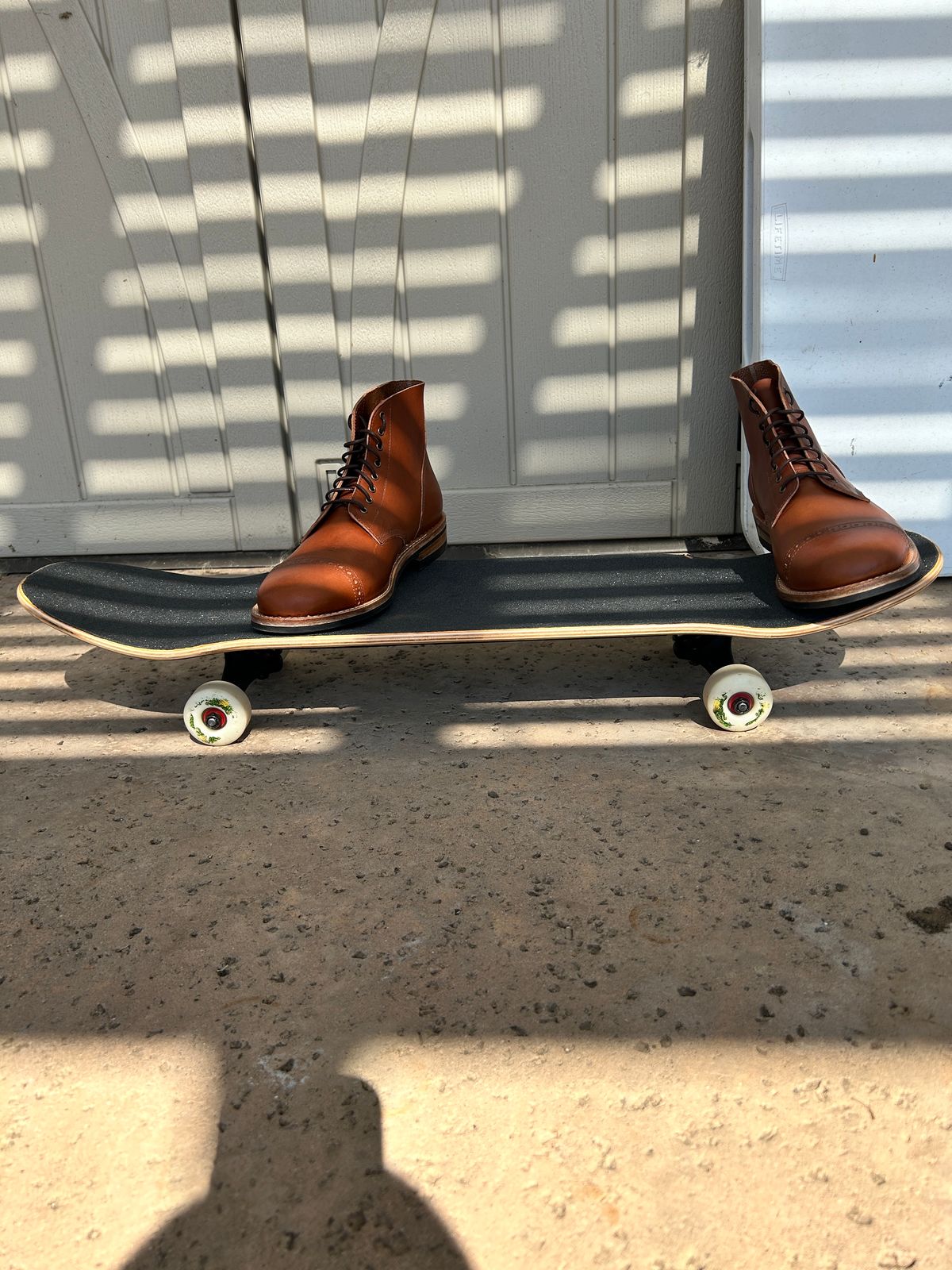 Photo by Mikejones100 on October 3, 2023 of the Oak Street Bootmakers Field Boot in Tempesti Brown Elbamatt Liscio.