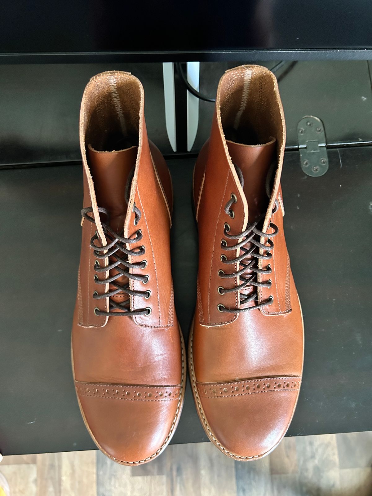 Photo by Mikejones100 on October 3, 2023 of the Oak Street Bootmakers Field Boot in Tempesti Brown Elbamatt Liscio.